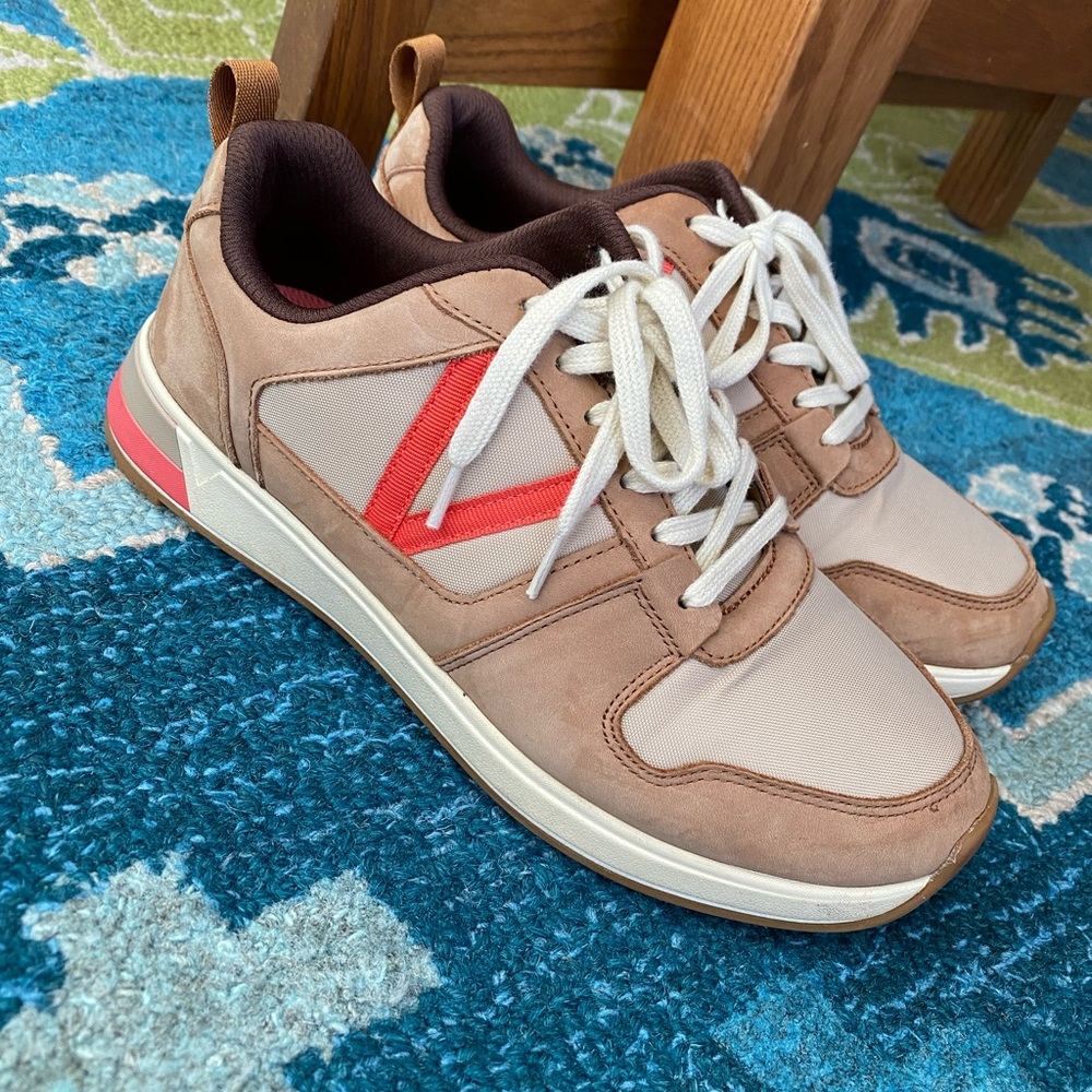 Vionic sneakers size 8